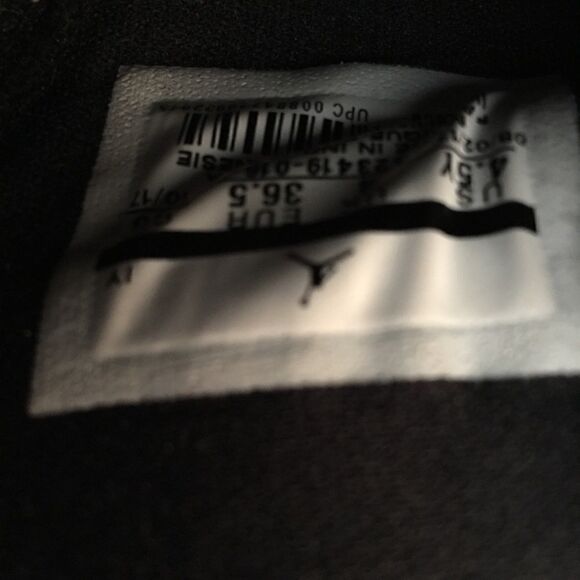 Jordan’s Big kids 4.5 Black Teddy Bear Fur Logo - Picture 4 of 5